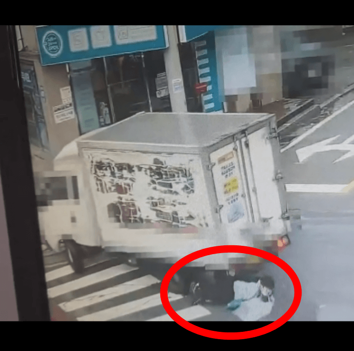 계속-후진하는-택배트럭-초등학생-조카-교통사고