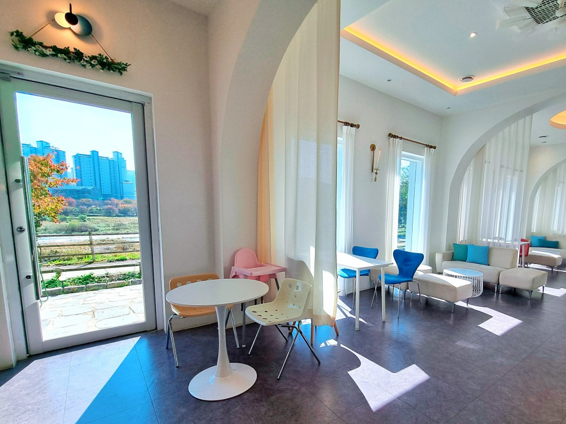 강원도 홍천 테샤로바 카페: 홍천강뷰 그리스식 감성 맛집, 쿠폰 정보