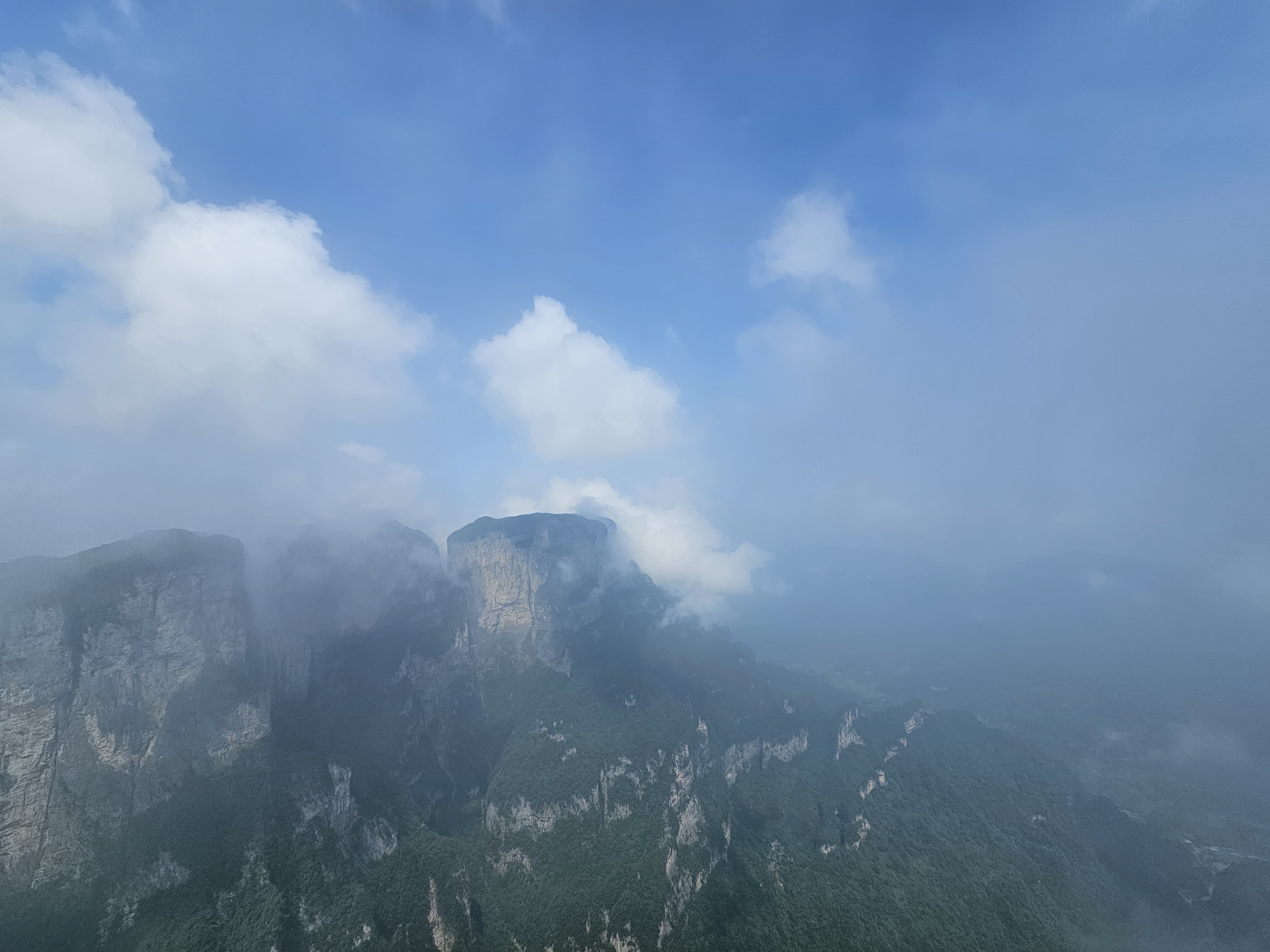 장가계 칠성산에서 보는 숭산 풍경 직접 촬영 하늘 구름