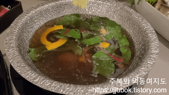 모던-샤브-하우스-감칠맛-나는-버섯-육수-2