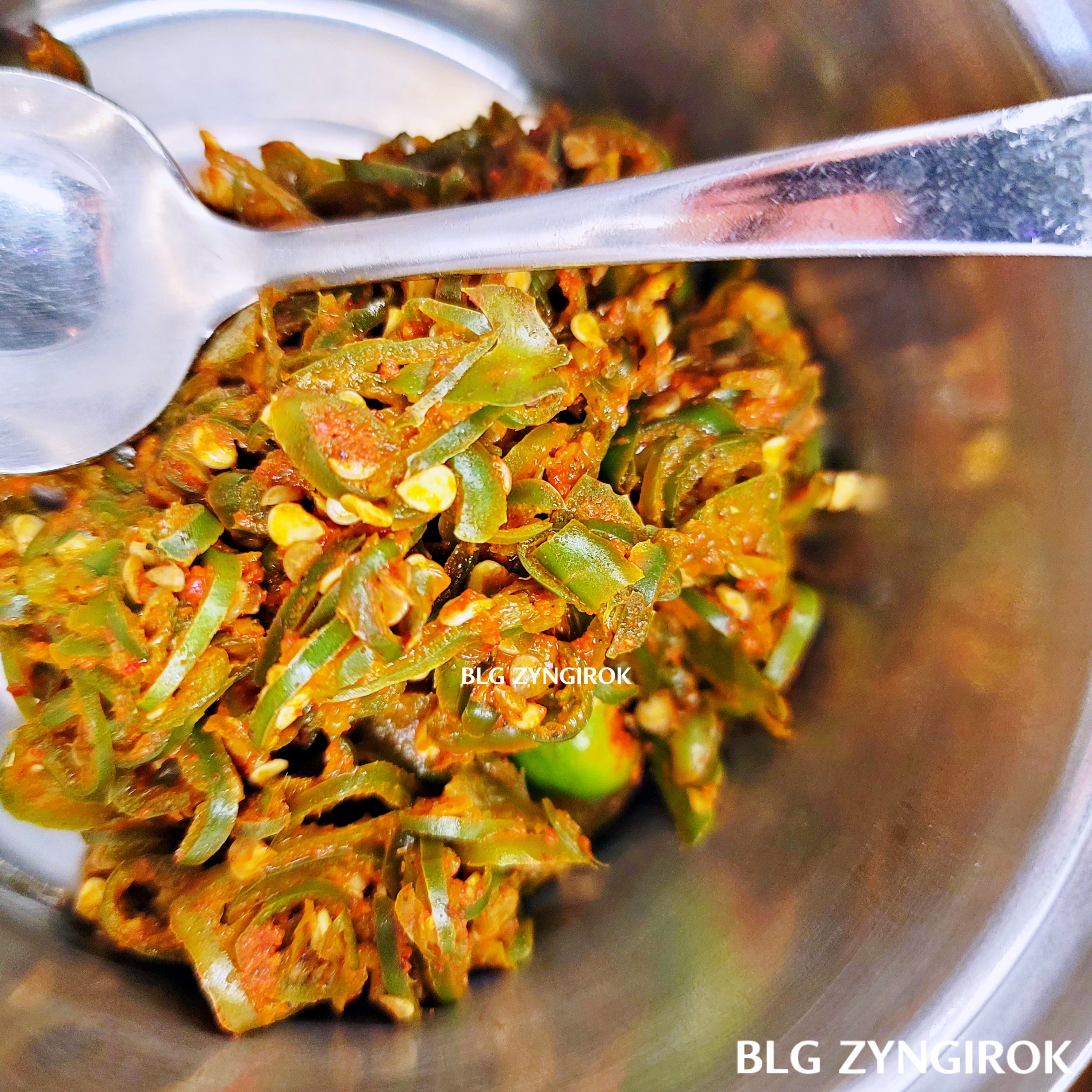 양주 맛집 밀곳 - 밑반찬 다데기 양념 모습이다.