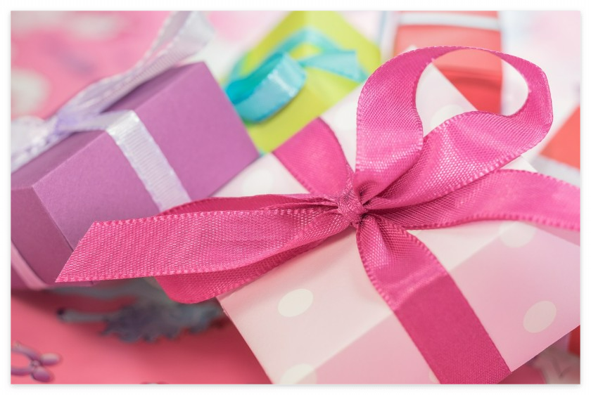 정성껏 포장한 선물박스