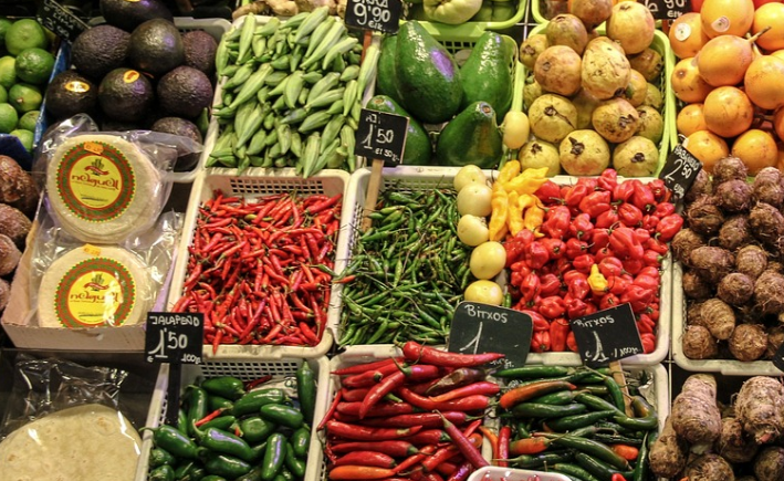 다채로운 신선한 채소와 과일 이미지, 식이섬유가 풍부한 음식들