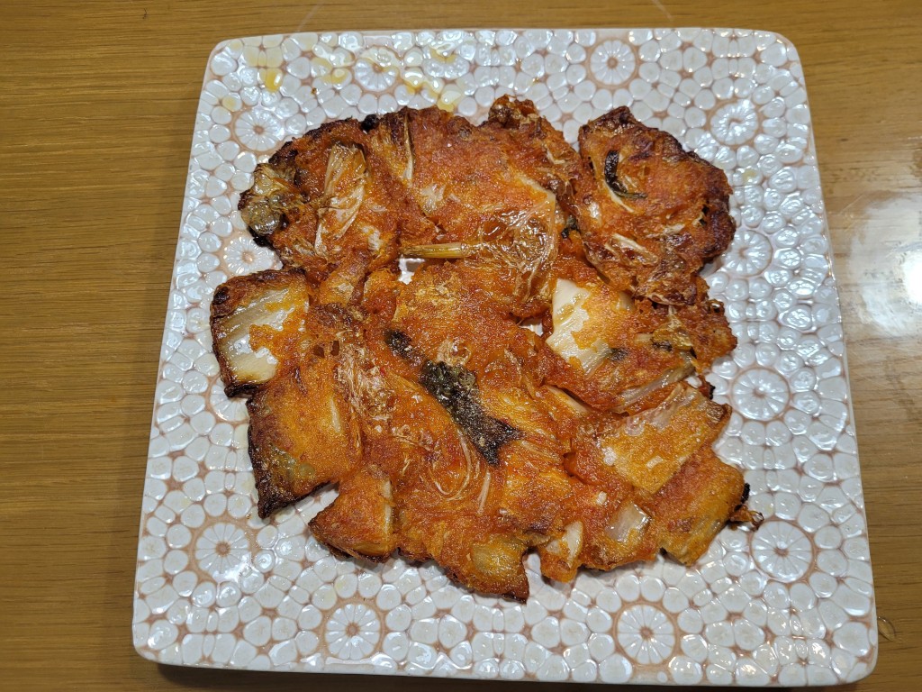 바삭하게 완성된 김치전