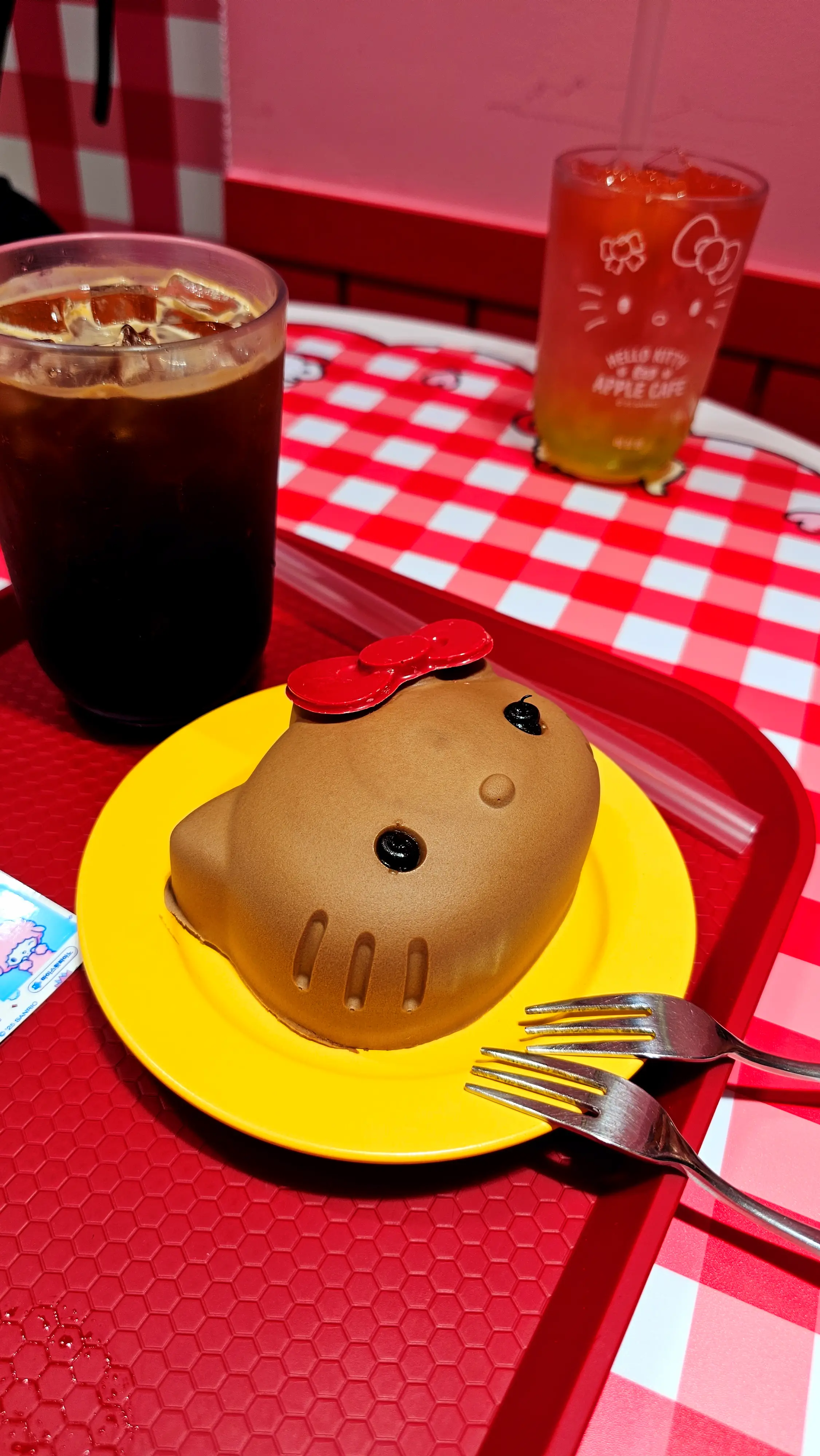 헬로키티 애플카페 초코무스케이크