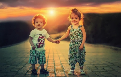 아이들-손잡고있는-이미지