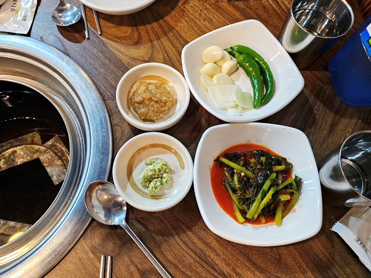경상남도-거제도-고기집-상동목장-메뉴-기본반찬-상차림
