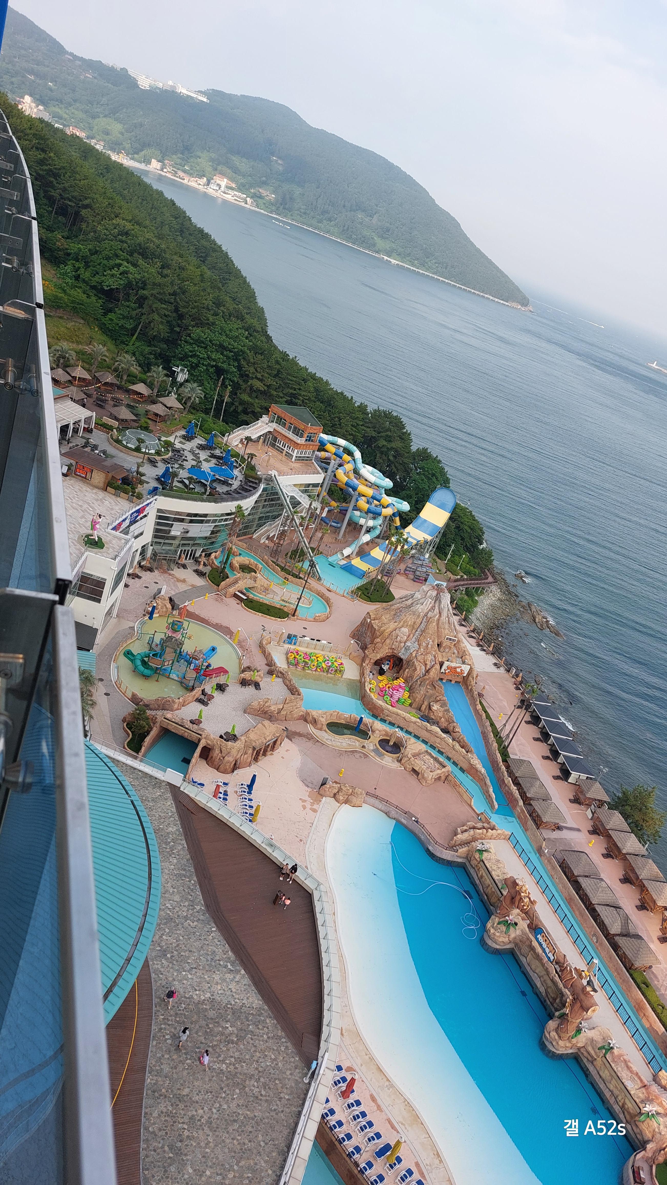 왼쪽으로 돌리면, 물놀이 시설인 오션어드벤처 물놀이 시설이 다보인다!