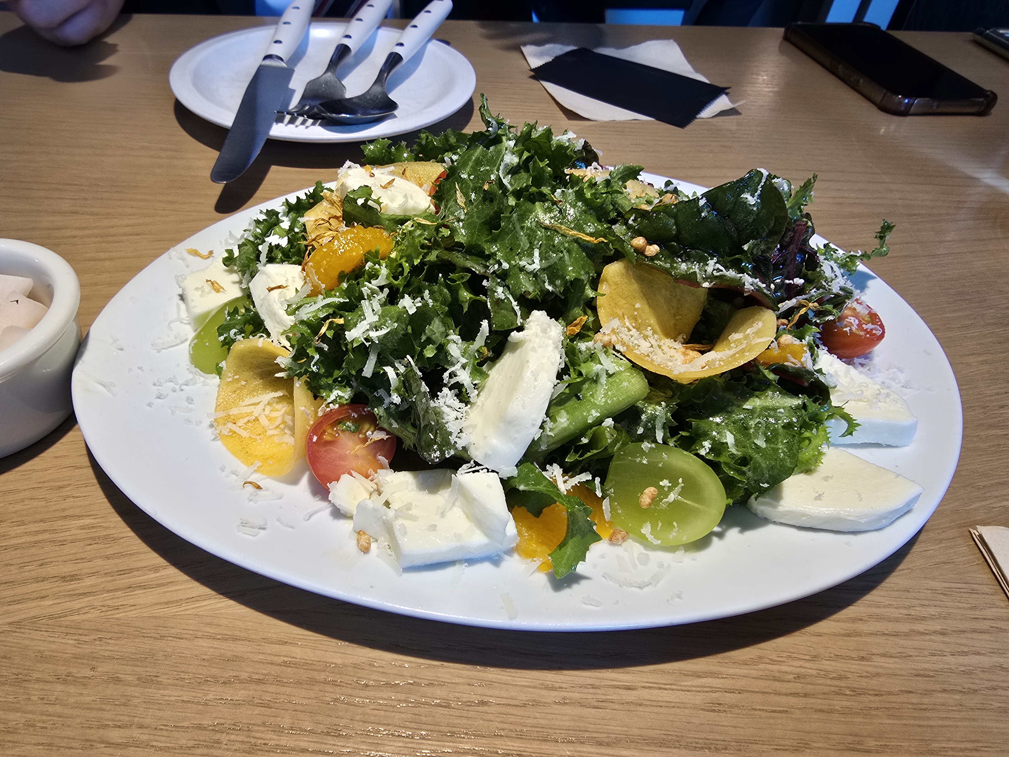 허브드레싱 모짜렐라 샐러드