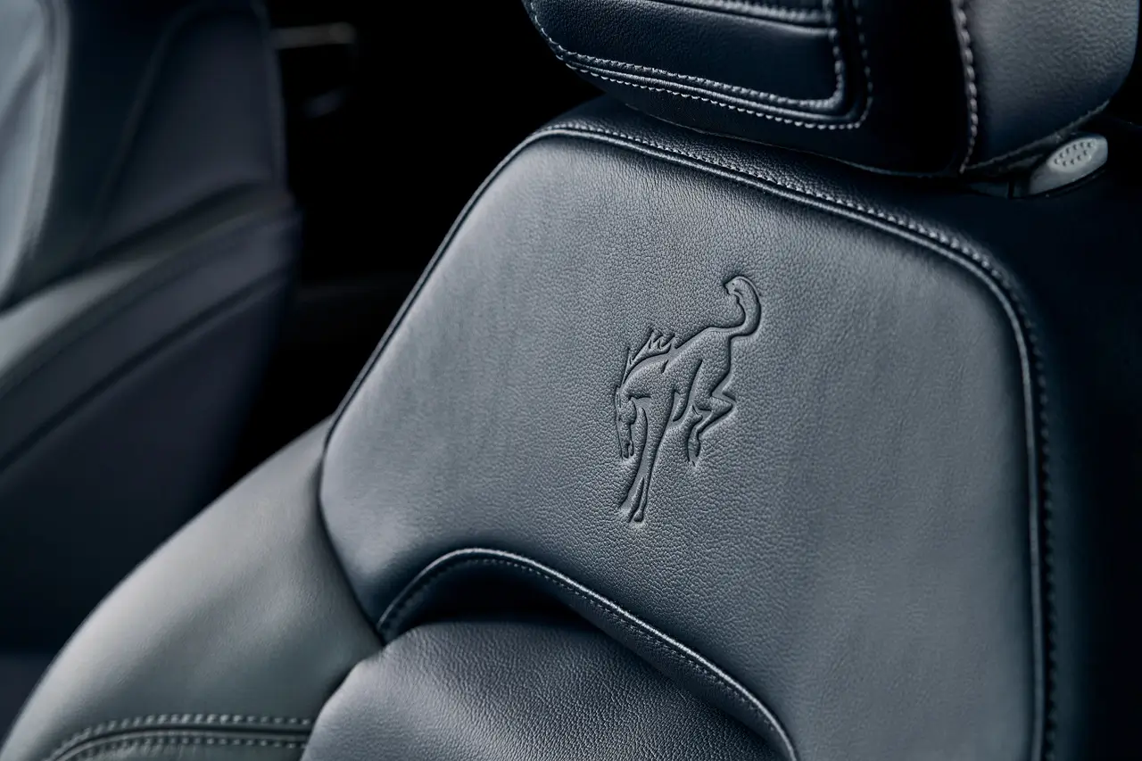 포드 브롱코 차량 이미지 내부