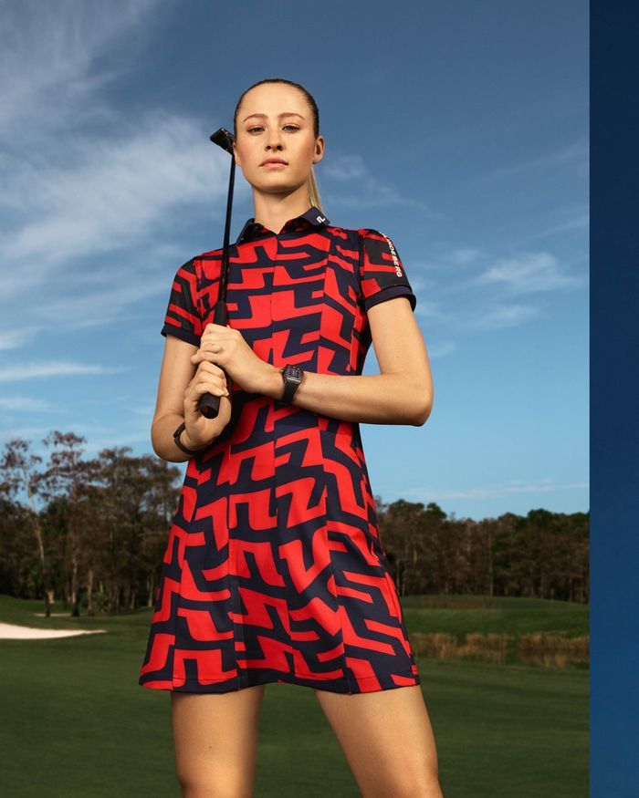 골프웨어에서도 혁신적인 기술을 선보이며, 특히 고성능 소재를 사용하여 골프웨어 브랜스 순위골퍼들이 다양한 날씨 조건에서도 최적의 성능을 유지할 수 있도록 합니다.