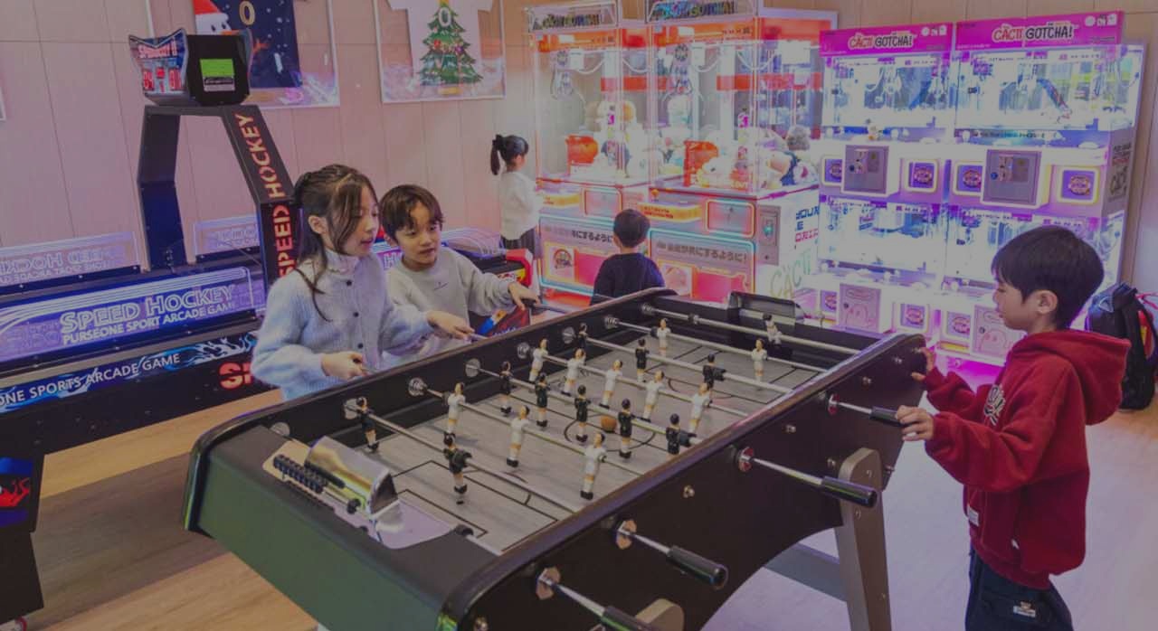 아케이드 룸(Arcade Room)에서 오락을 즐기는 아이들의 모습이다. [ⓒ대한항공 공식 홈페이지]