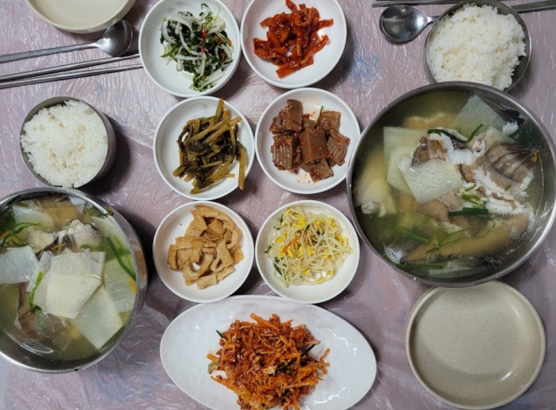 동네한바퀴-속초-화진호이선장네