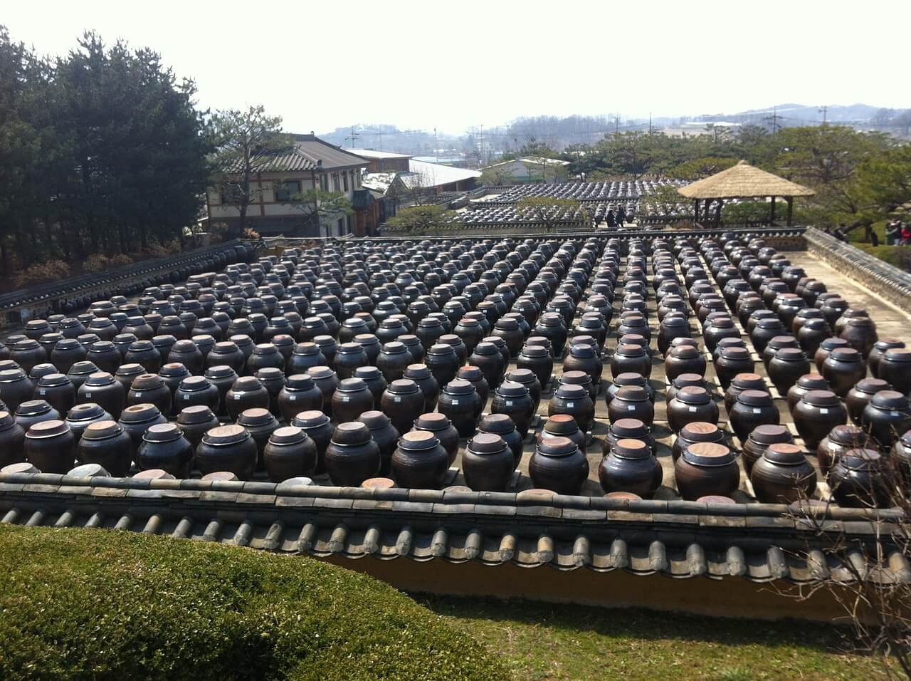 흙과 숨결이 만든 장독대 장인의 하루