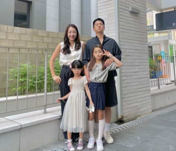 배우 소이현과 인교진의 두 딸 하은 소은 양의 폭풍 성장한 최근 모습