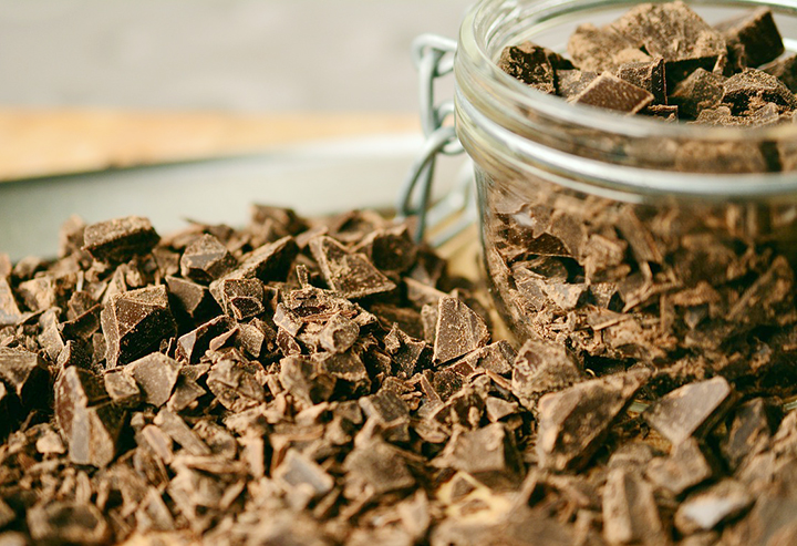 그릇에-담은-다크초콜릿