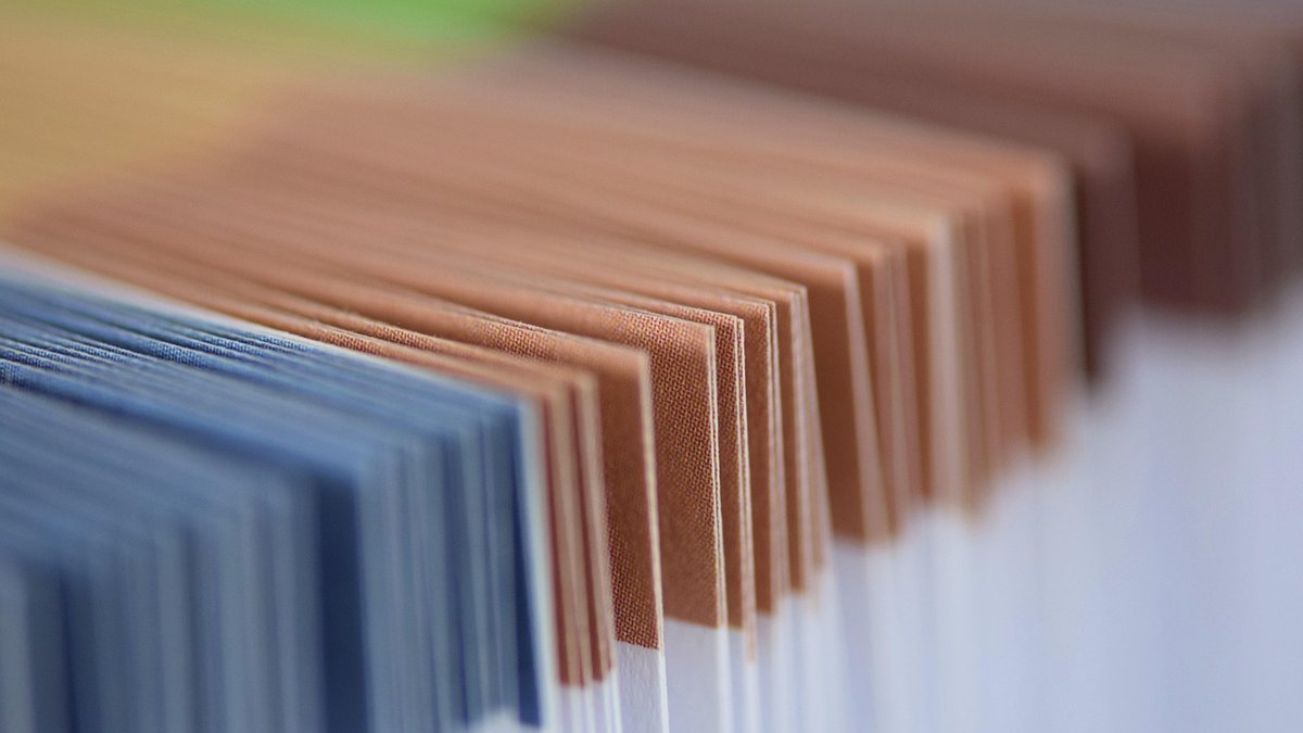 근무 관련 서류를 정리한 문서 묶음