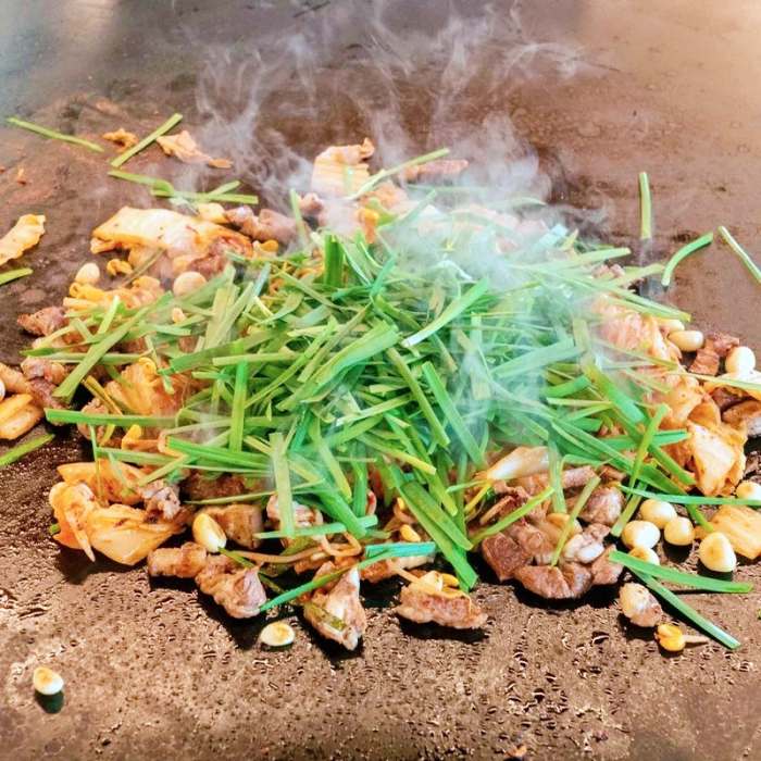 서민갑부 철판 삼겹살 행주산성 맛집 전참시 이영자 추천 삽자루 지리산 흑돼지 구이 비빔국수 잔치국수 연 매출 20억 원 조태중 방송 정보