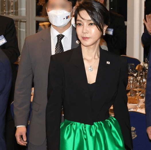 김건희 목걸이 정품 가격 공개