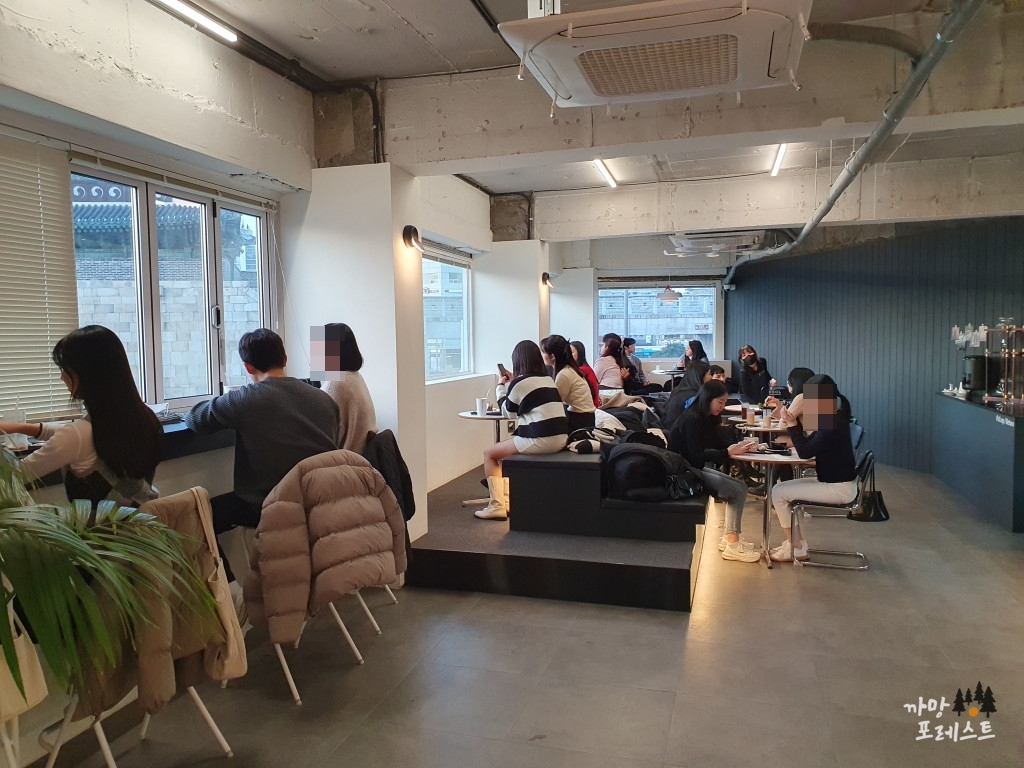 헤올 커피로스터즈 2층