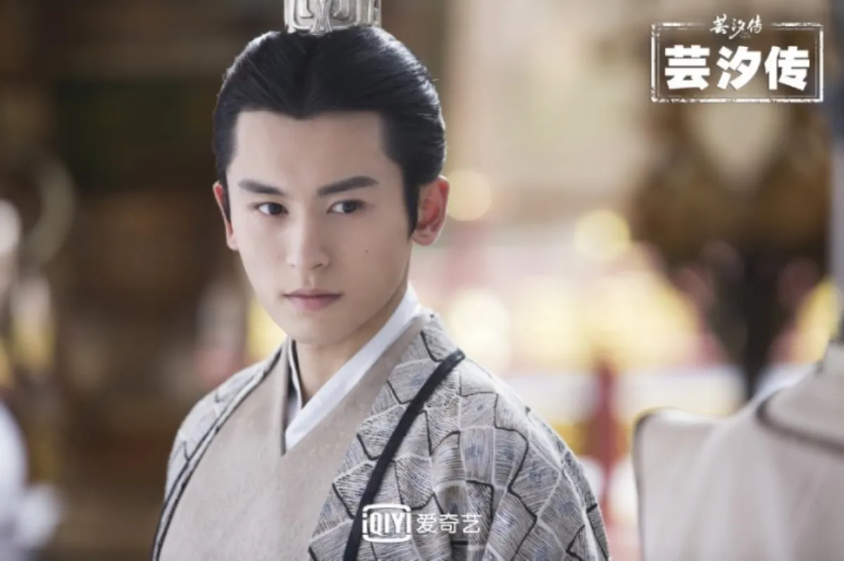 흰옷입고-무표정으로-있는-용비야-장철한