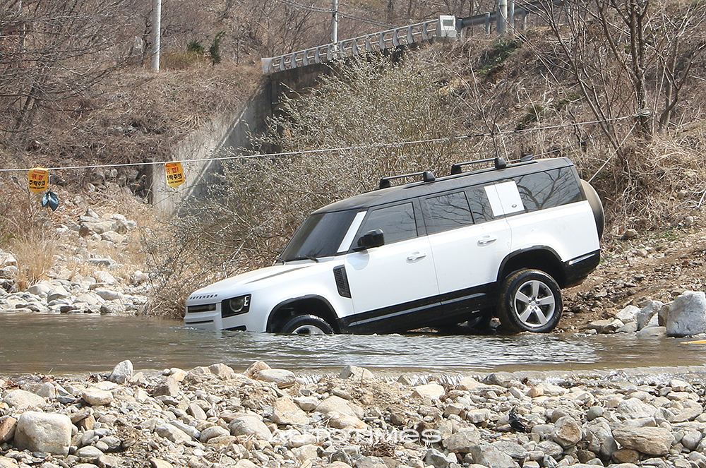 랜드로버 디펜더 130