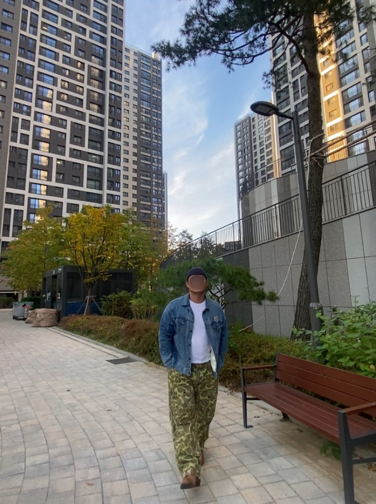 데일리룩(2024. 10. 26.)무신사스탠다드 숏비니 워치캡, 나이키 베이직티셔츠, 칼하트 청자켓, 브론슨 M43 카모카고팬츠, 레드윙 아이언레인저 스웨이드 8083 호손뮬스키너