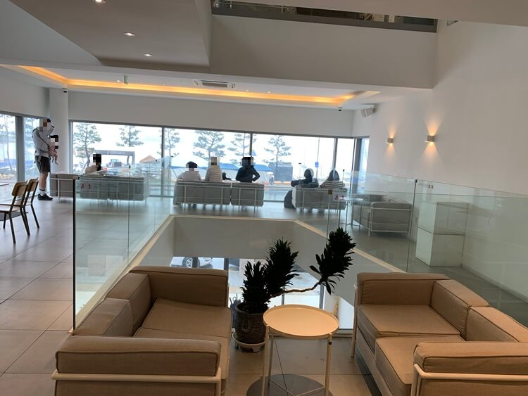 창가 근처 전체 2층 자리