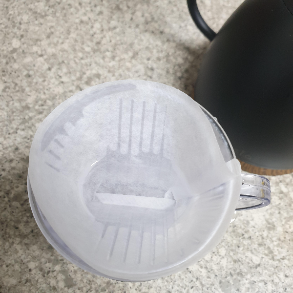 핸드 드립할 때 종이 필터 린싱은 꼭 해야 할까?