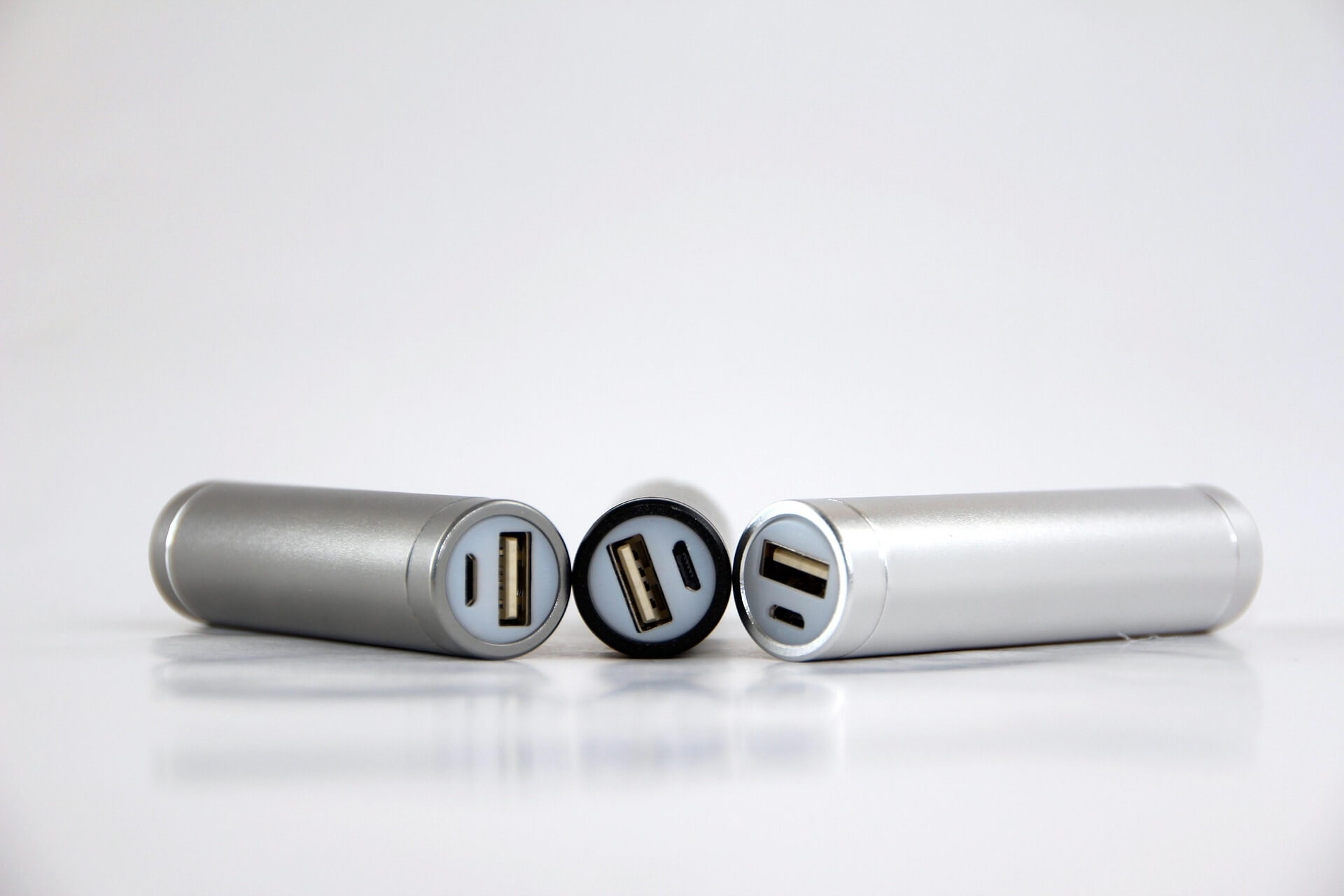 사용하지 않는 버려진 스마트기기 배터리: 자연 방전 과정 소모 실험기