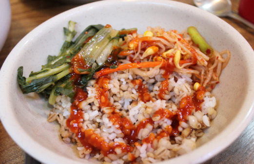 옛날보리밥 삼색칼국수 대표 메뉴