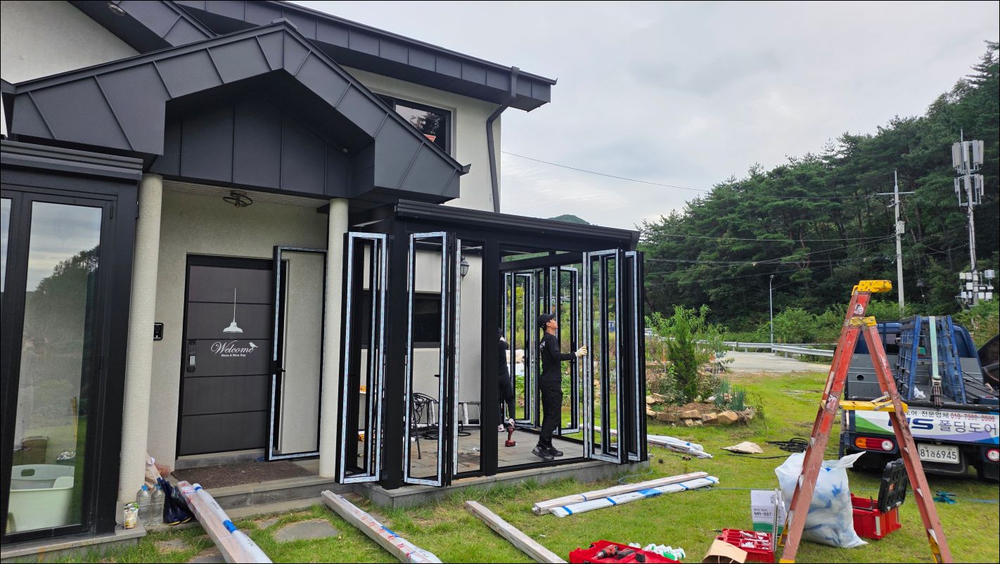 썬룸 폴딩도어 프레임 설치