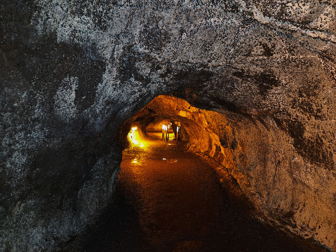 서스톤 용암 동굴