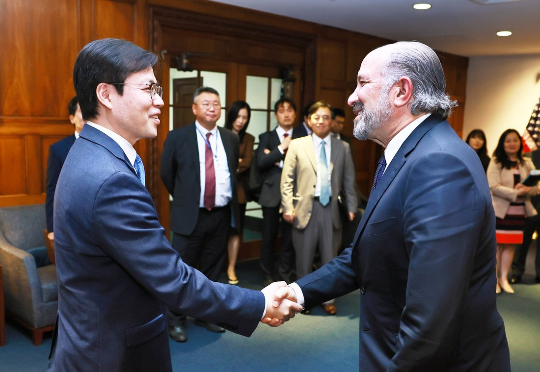 러트닉 장관 미일 합의 예시로 압박