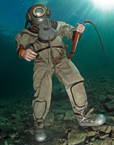 최초의 스쿠버 다이빙 장비