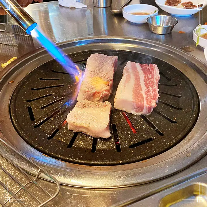 진심 가득 건강 담은 맛 광주 쌍촌동 맛집 추천 생방송투데이 꿀꽈배기 삼겹살 간장 오돌뼈 이베리코 목살 황제살 토치 불로 육즙을 가두다 오늘방송 고수뎐