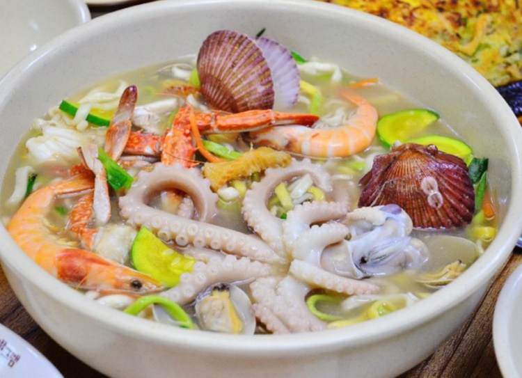 이만기 동네한바퀴 시즌2 대부도 맛과 색을 한 그릇에, 포도 삼색 칼국수, 바지락칼국수, 해물파전 추천 안산 맛집 소개