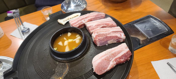 효자동솥뚜껑 성남금광점 듀록흑돼지 달걀찜 밑반찬 삼겹살