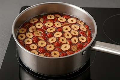 대추와 물넣고 끓이기