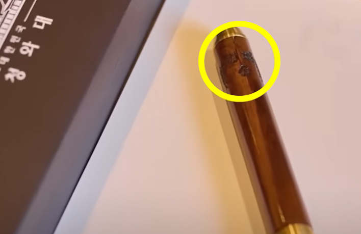 이재명 대통령이 사용한 만년필 모습