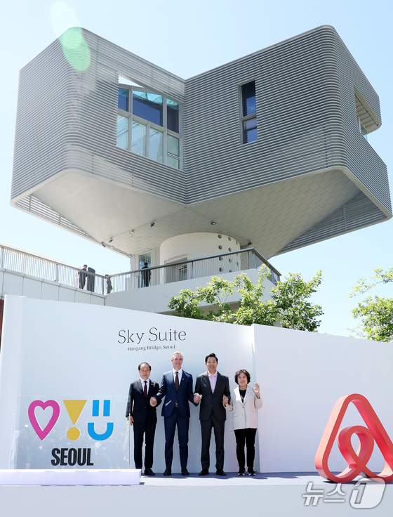 최초의 서울 한강대교 호텔 '스카이스위트'