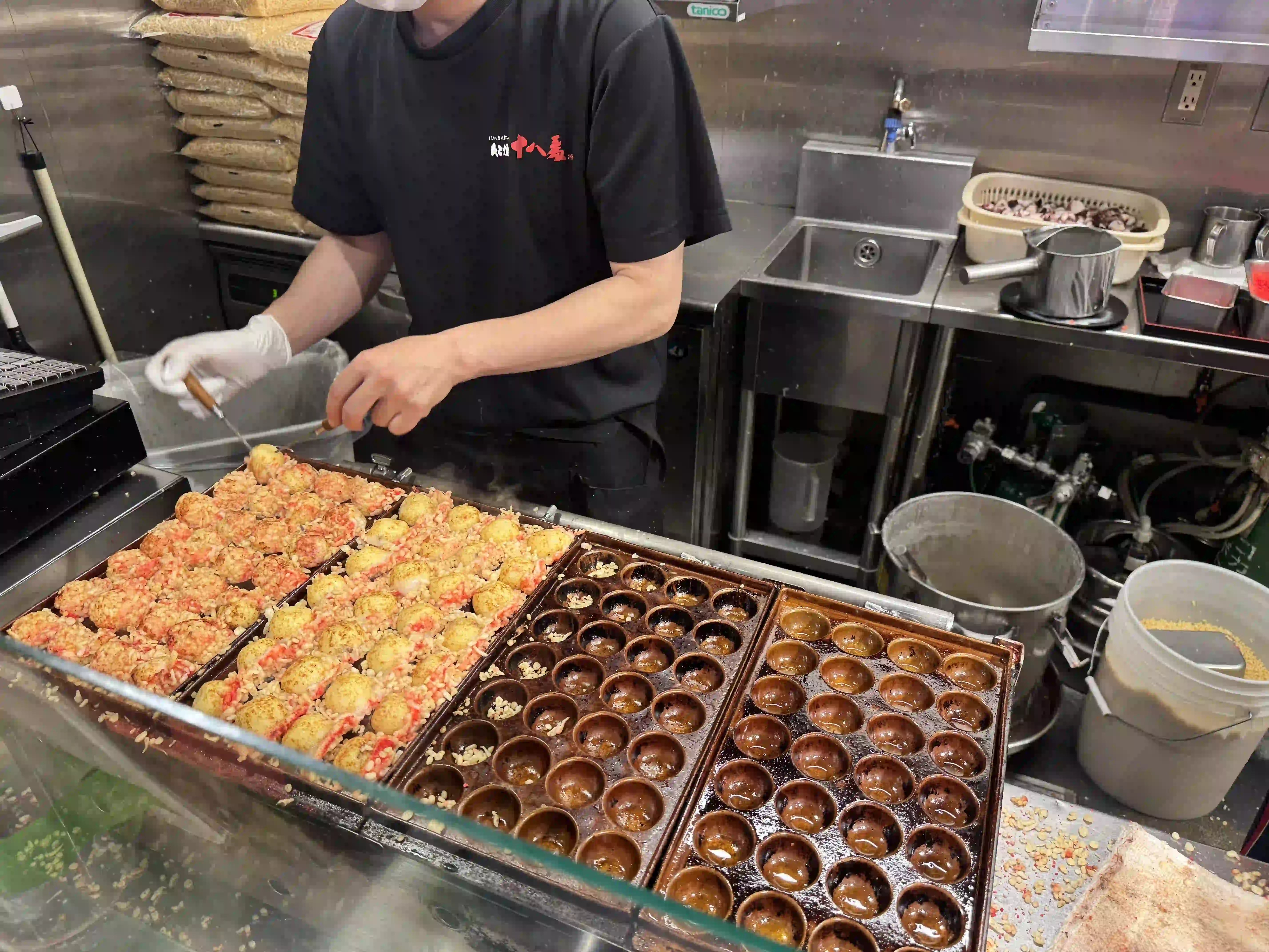 비교해 먹어야 재미있다! 오사카 타코야키, 각자의 개성에 놀라움