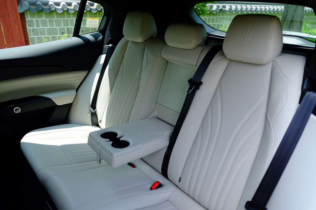 [시승기 - 마세라티 그레칼레] 아름다운 선·폭발적인 힘…거리의 시선이 ‘삼지창’에 꽂혔다