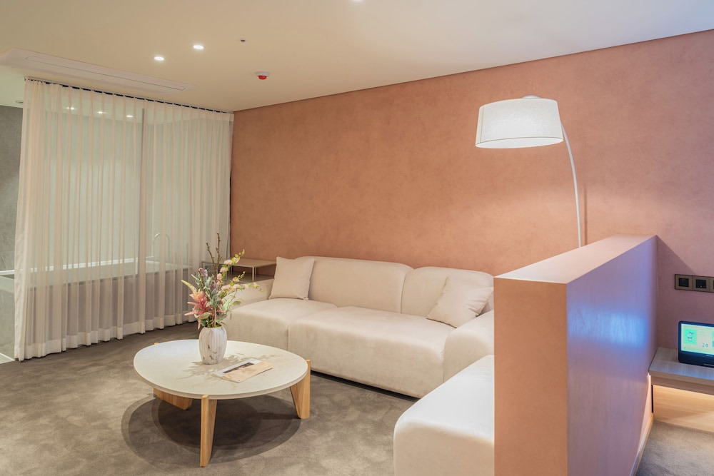 잠실 오로시에 관광호텔 특가! 신상 부티크 호텔 완전정복 (루프탑수영장+사운드바+스마트시스템 총정리)