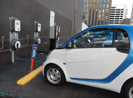 전기차 배터리 용량(kWh)이 수명과 유지비에 미치는 영향