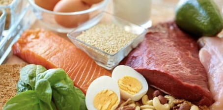 블루라이트와 피부 노화 &mdash; 스마트폰&middot;컴퓨터가 피부에 미치는 영향 설명사진