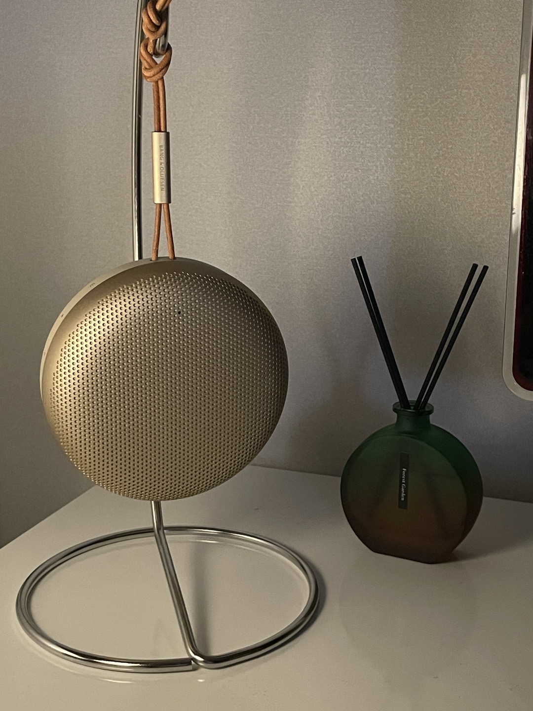 바나나 걸이를 이용한 b&o a1 거치 모습