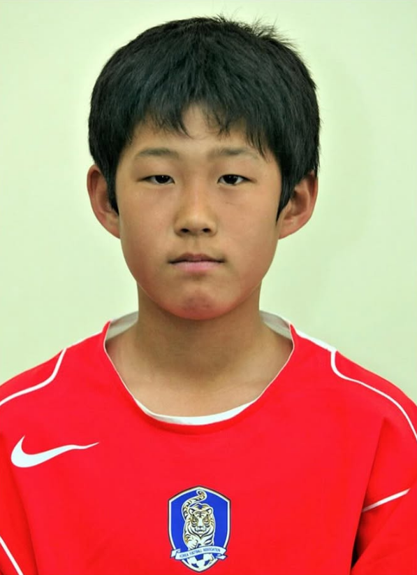 손흥민 선수 어린시절 / 출처 : 에버그린