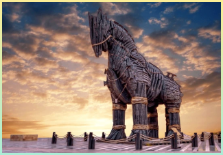 터키 카낙케일의 우든 호스 전망.트로이 영화 촬영 후 소품으로 쓰인 목마는 카낙칼레 시에 기증됨