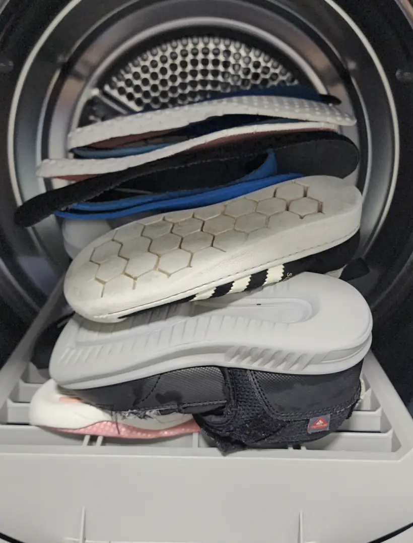 운동화건조_LG건조기_선반위에운동화쌓기